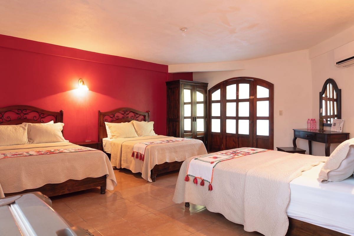 comfort room, pool view (helechos 2) | egyptian cotton sheets, premium bedding, individually decorated