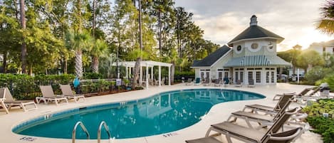 Condo, 2 quartos, sacada, vista para o campo de golfe (104 Cypress Point Ct - 203A) | Piscina | Piscina externa