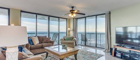 Penthouse, 4 Bedrooms, Balcony (1701) | Living room