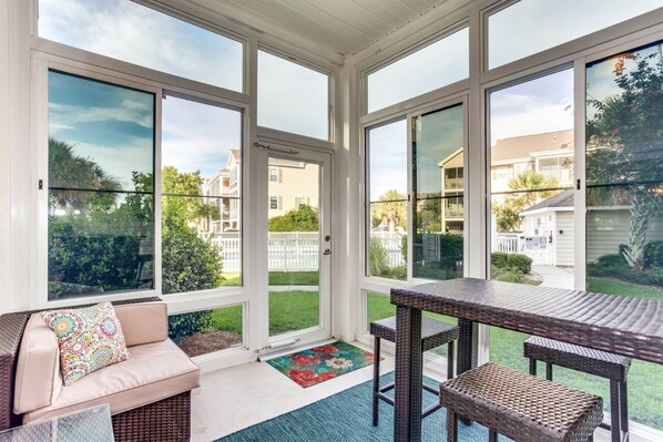 独立别墅 | 客厅 | 电视、DVD 播放器