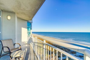 Condo, 2 Bedrooms (533) | Balcony