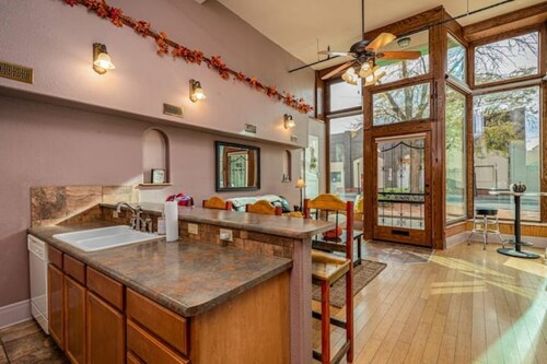 Come stay in a Beautiful Historic Downtown Pueblo Condo!!