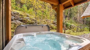 Bain à remous extérieur