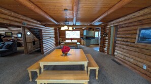 Dining - Sleeps 27, Dog Friendly, Fireplace, Ping Pong, Bumper Pool Table, Jetted tub (Fremont County)