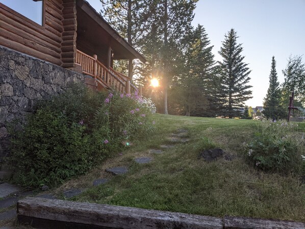 Property grounds - Sleeps 27, Dog Friendly, Fireplace, Ping Pong, Bumper Pool Table, Jetted tub, (Fremont County)