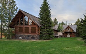 Exterior - Sleeps 27, Dog Friendly, Fireplace, Ping Pong, Bumper Pool Table, Jetted tub, (Fremont County)