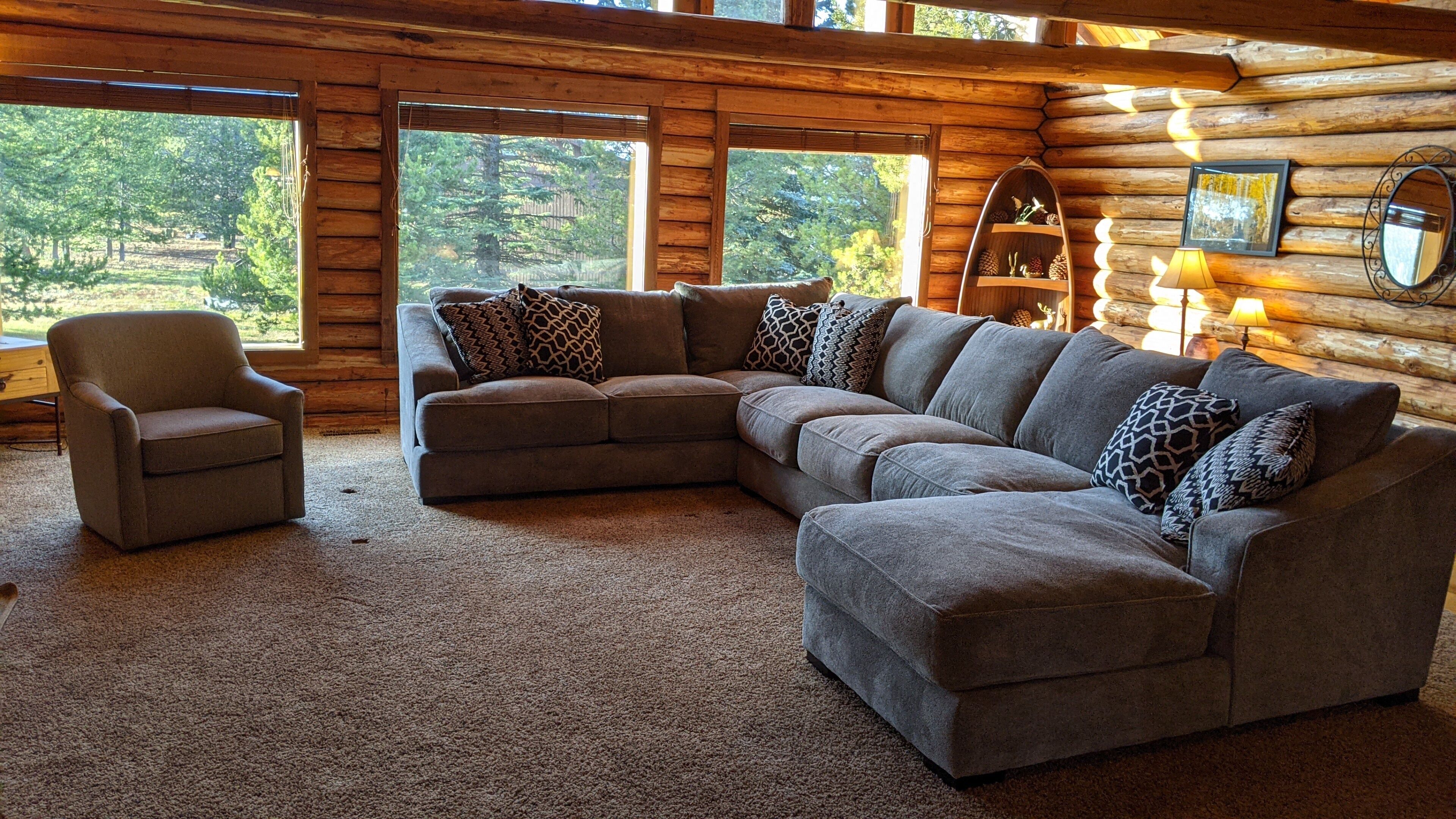 Smart-tv, een open haard, Netflix en een dvd-speler