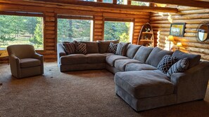 Smart TV, fireplace, Netflix, DVD player - Sleeps 27, Dog Friendly, Fireplace, Ping Pong, Bumper Pool Table, Jetted tub, (Fremont County)