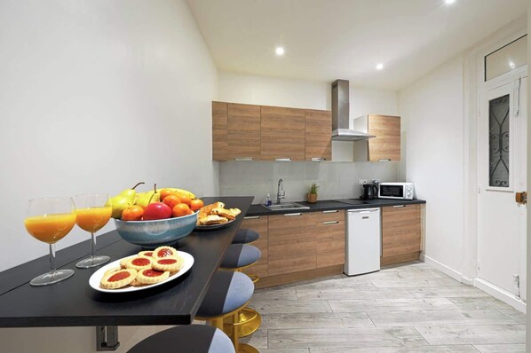 Fridge, microwave, stovetop, coffee/tea maker