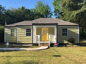 Exterior - Nice & Cozy Home Away from Home (Atlanta)