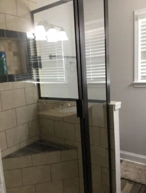 Shower, towels, soap, toilet paper - Nice & Cozy Home Away from Home (Atlanta)