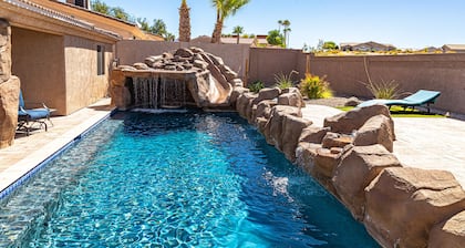 Family FUN 5 bdrm 5 bath lake close waterslide pool oasis!