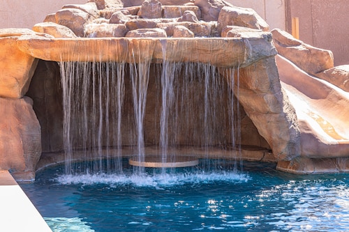 Family FUN 5 bdrm  5 bath lake close waterslide pool oasis! 