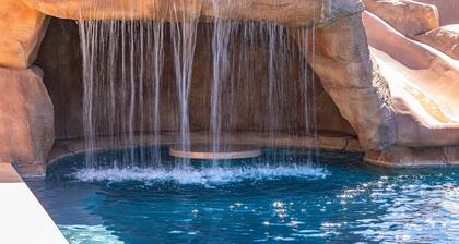 Family FUN 5 bdrm 5 bath lake close waterslide pool oasis!