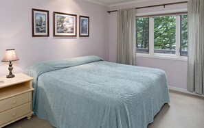 4 bedrooms, desk, free WiFi, bed sheets
