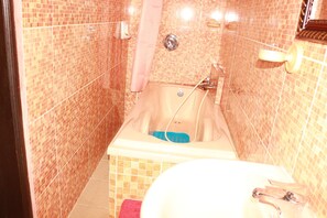 Executive Room | Bathroom | Shower, rainfall showerhead, towels - Class Suites Budget Ogba (Lagos)