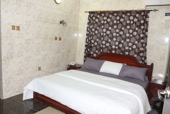Deluxe Room | Free WiFi - Class Suites Budget Ogba (Lagos)