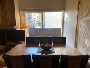 Dining - 200 ft. to Gondola!! Parking, Balcony, Views, Fireplace!! Heart of Lionshead!! (Vail)
