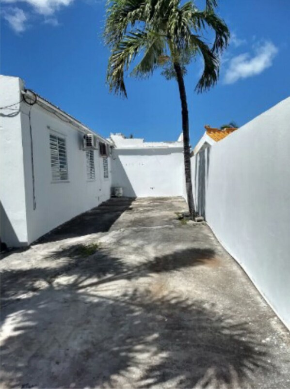 المنطقة المحيطة بالمنشأة