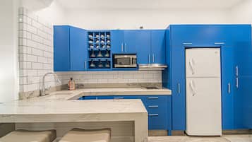 Fridge, microwave, stovetop, coffee/tea maker