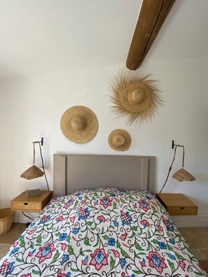 4 bedrooms, desk, iron/ironing board, travel cot - Villa Giulia, in the heart of nature between Aix and Luberon (Rognes)