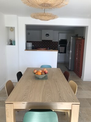 Dining - Villa Giulia, in the heart of nature between Aix and Luberon (Rognes)