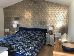 4 bedrooms, desk, iron/ironing board, travel cot