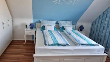 3 bedrooms, in-room safe, iron/ironing board, free WiFi