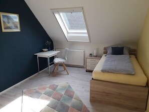 3 bedrooms, in-room safe, iron/ironing board, free WiFi
