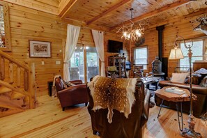 Interior - Bearfeet Retreat | Log Cabin in the Blue Ridge Mountains (Marshall)
