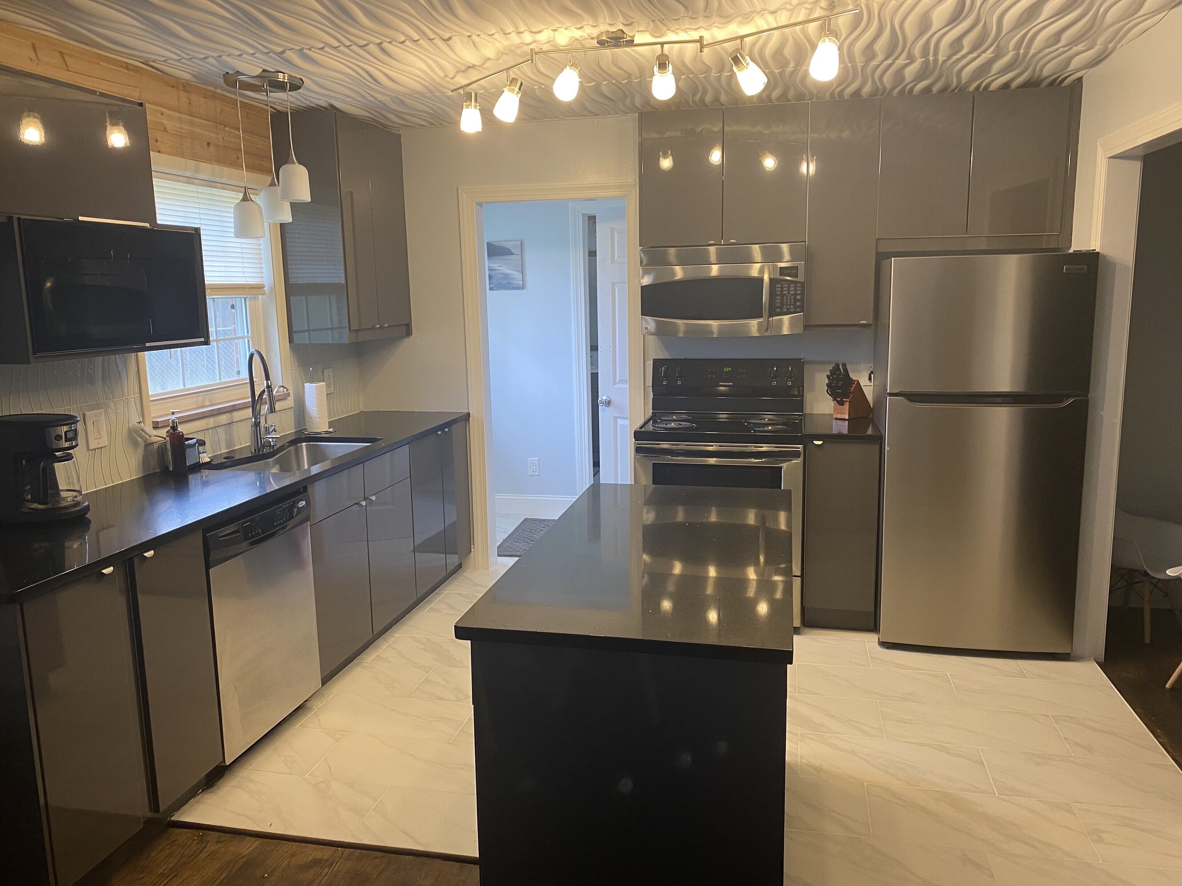 The Hereford House at Summersville Lake **Now with 2 inflatable paddle boards!**