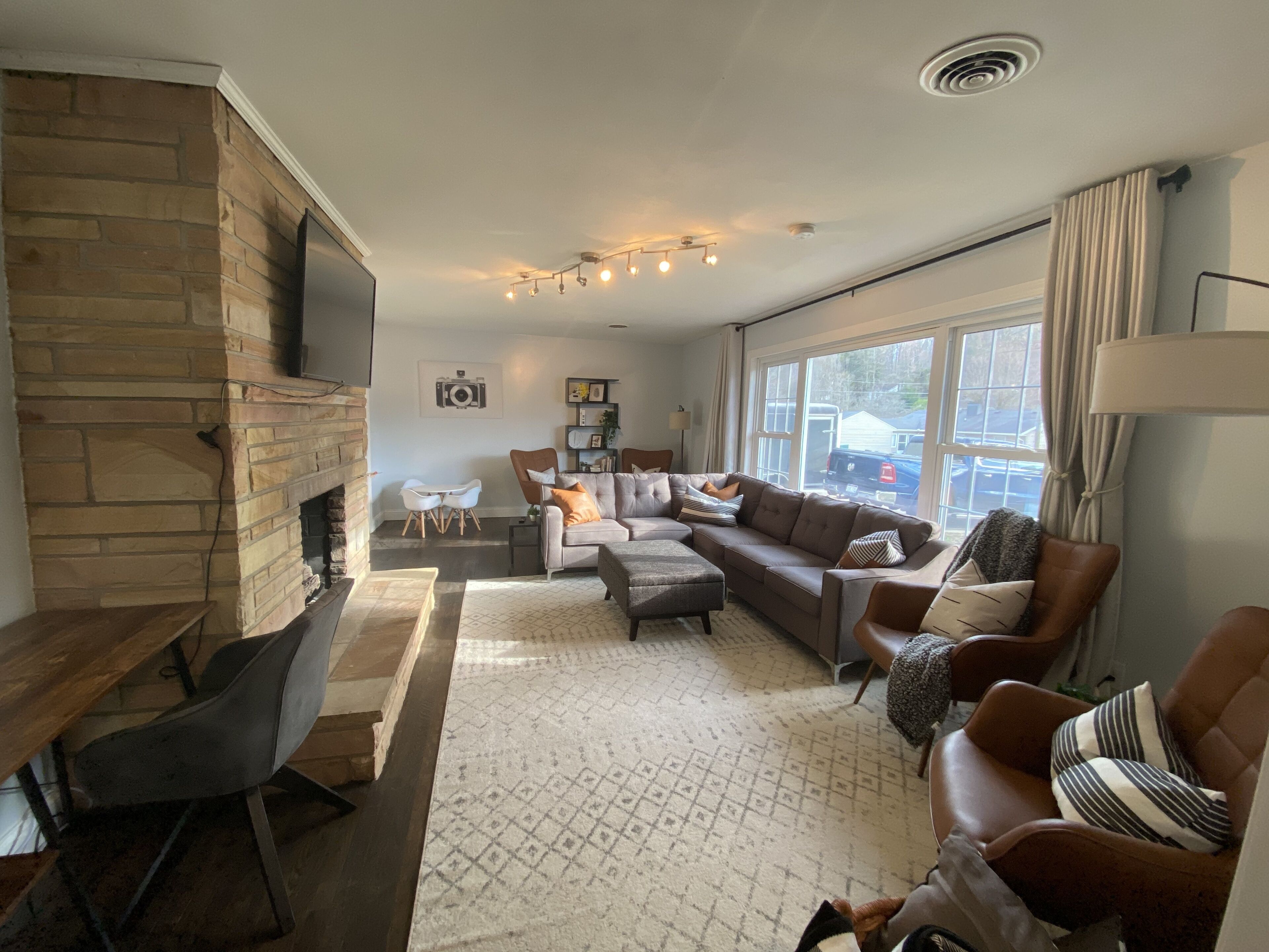 The Hereford House at Summersville Lake **Now with 2 inflatable paddle boards!**