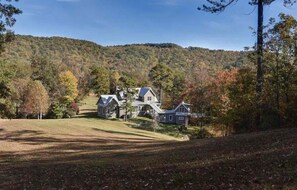 Exterior - Pisgah Forest Retreat: True mountain luxury with mountain views & hot tub! (Balsam Grove)