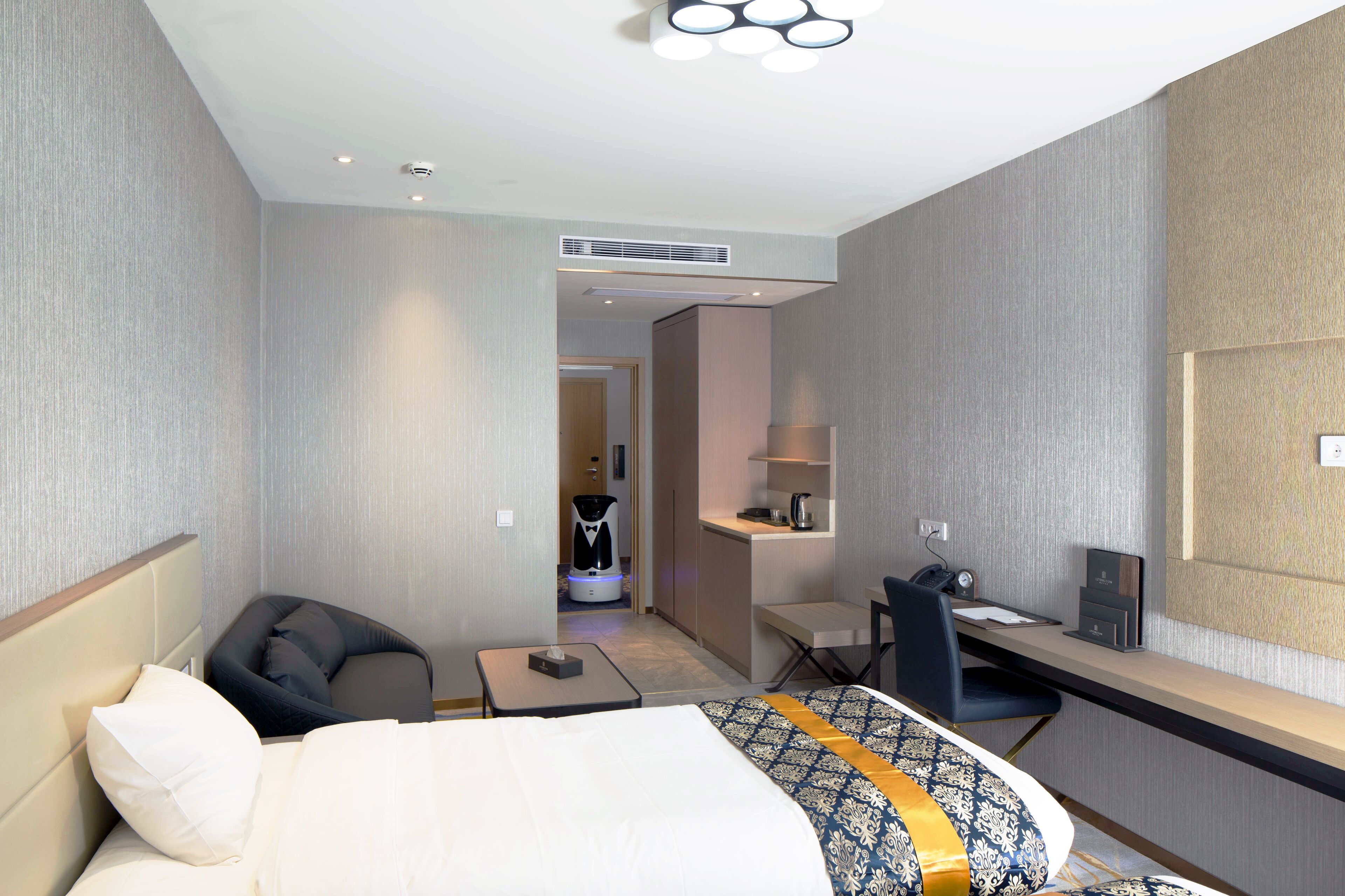 deluxe twin room | 1 bedroom, in-room safe, desk, blackout curtains