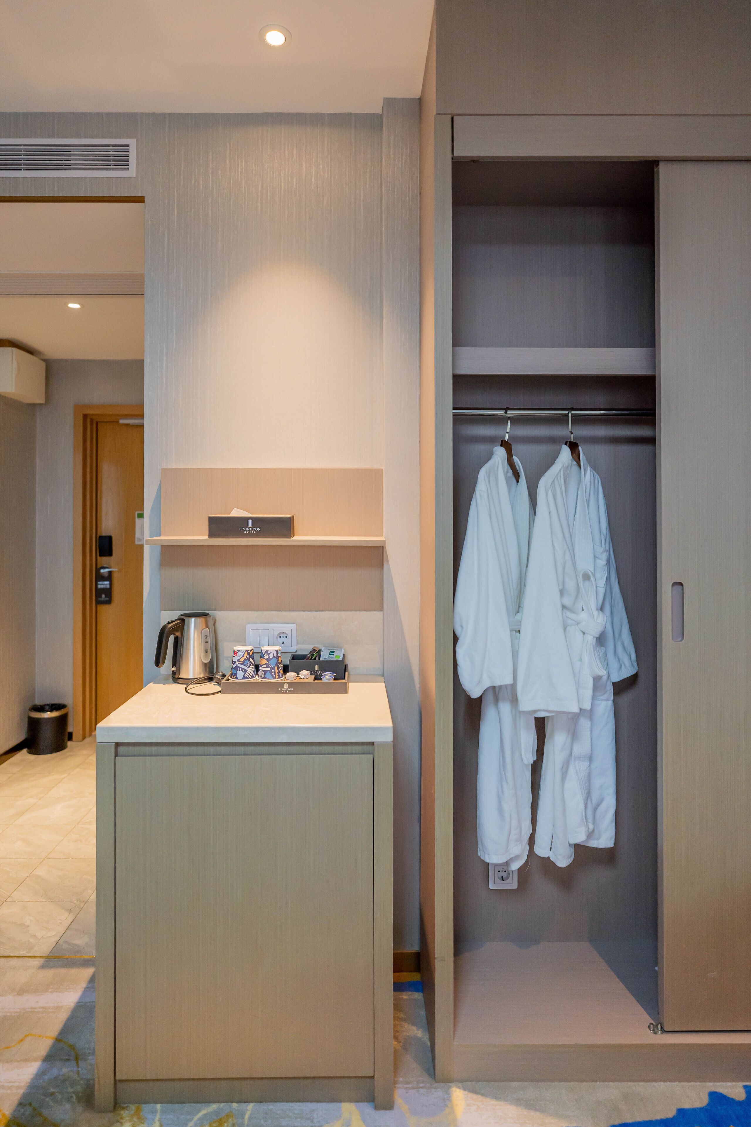 1 bedroom, in-room safe, desk, blackout curtains