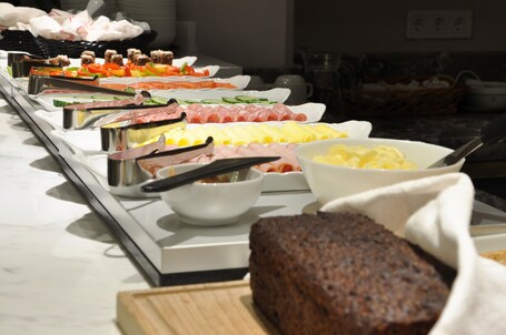 Livington Hotel - view 2