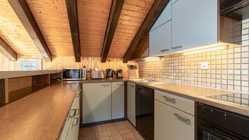 Kühlschrank, Mikrowelle, Ofen, Geschirrspüler