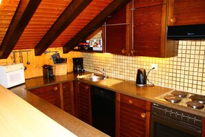 Kühlschrank, Mikrowelle, Ofen, Geschirrspüler