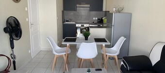 Modern, bright F2 with balcony and parking space