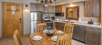 Ski in/out w/views of Lone Peak, shared hot tub/pool/fitness center - Shoshone Slopeside Base Area