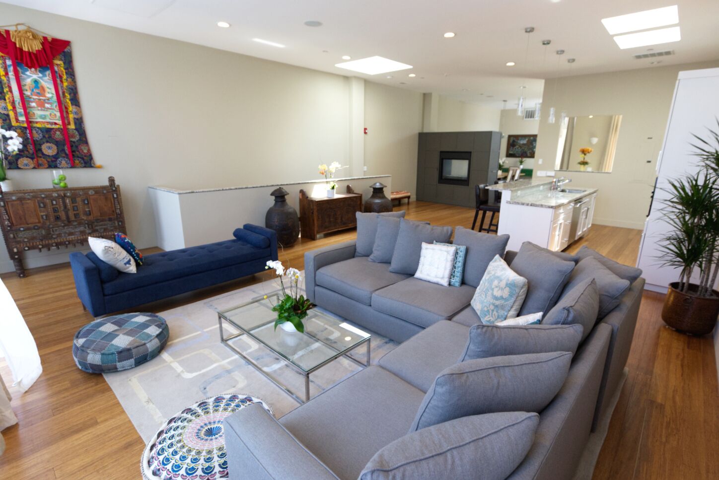 Spacious and serene getaway in downtown Menlo Park. 