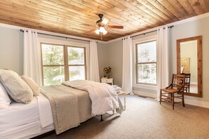 3 bedrooms, iron/ironing board, travel crib, free WiFi