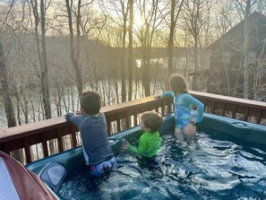 Outdoor spa tub