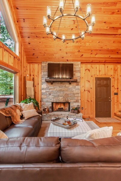 The Shady Pine @ Barren River Lake,KY~Lakefront, Hot tub,Mammoth Cave Nat'l Park