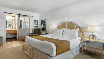 Standard King Bed | Premium bedding, memory foam beds, desk, laptop workspace