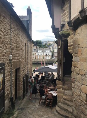 Outdoor dining - RARE - Beautiful 2P of 50M2 with large Terrace on the Port of ST Goustan-Auray (Auray)