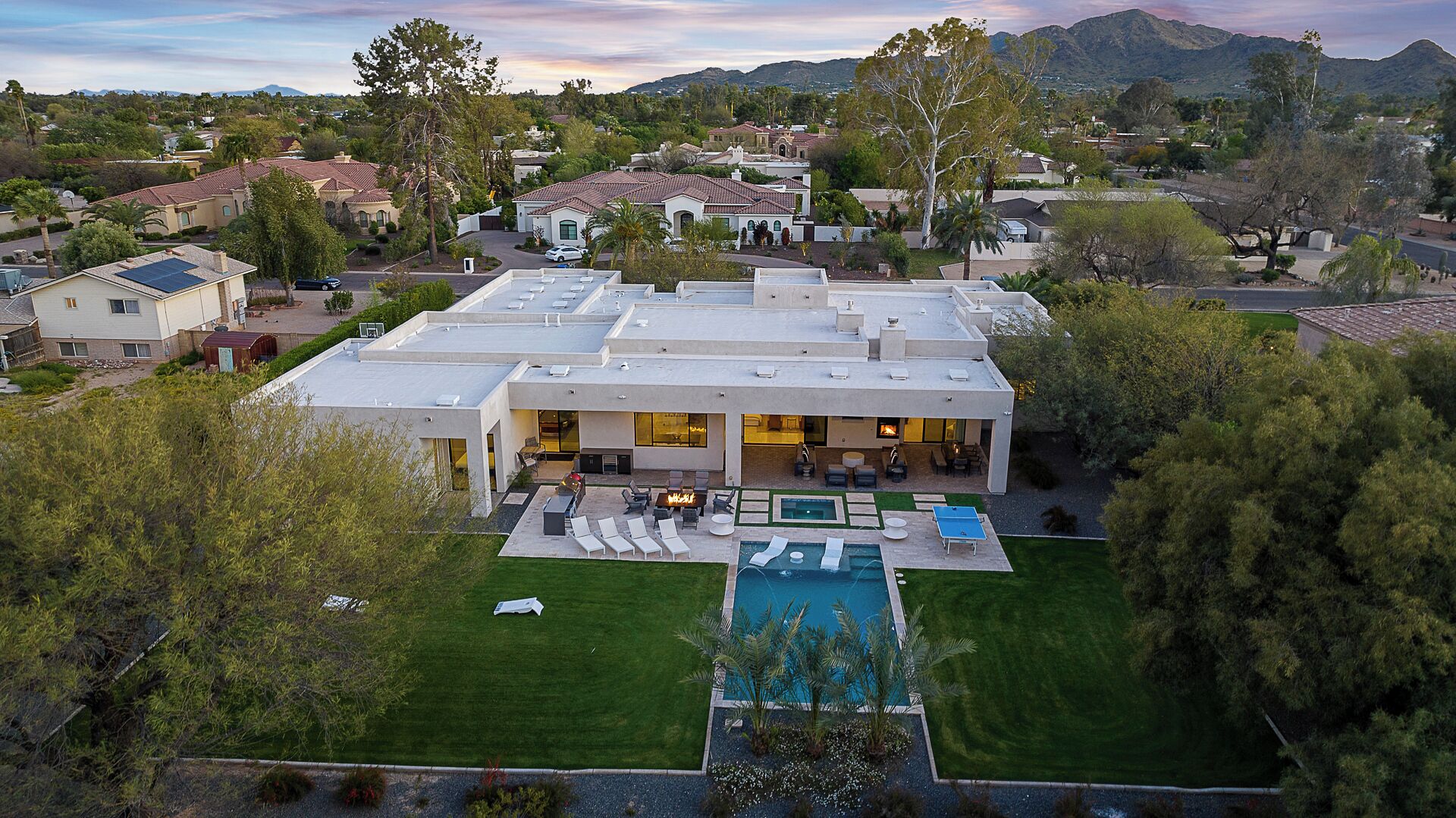 Paradise Valley Estate - Luxury Modern Villa With Spacious Backyard Oasis