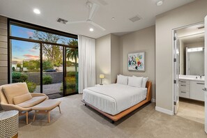 6 bedrooms, desk, iron/ironing board, travel cot