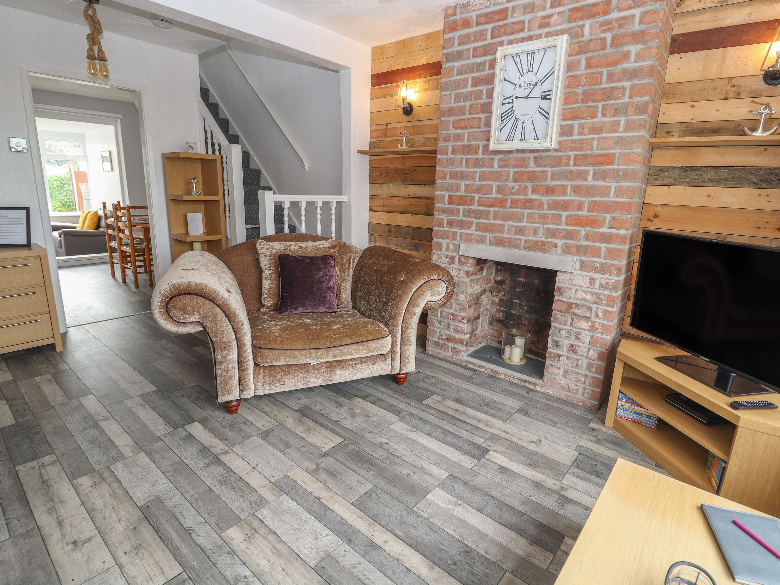 TY HAF SUMMERHOUSE, pet friendly, with a garden in Prestatyn