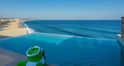 NEW! PENTHOUSE CONDO ON THE BEACH with PRIVATE ROOFTOP POOL!